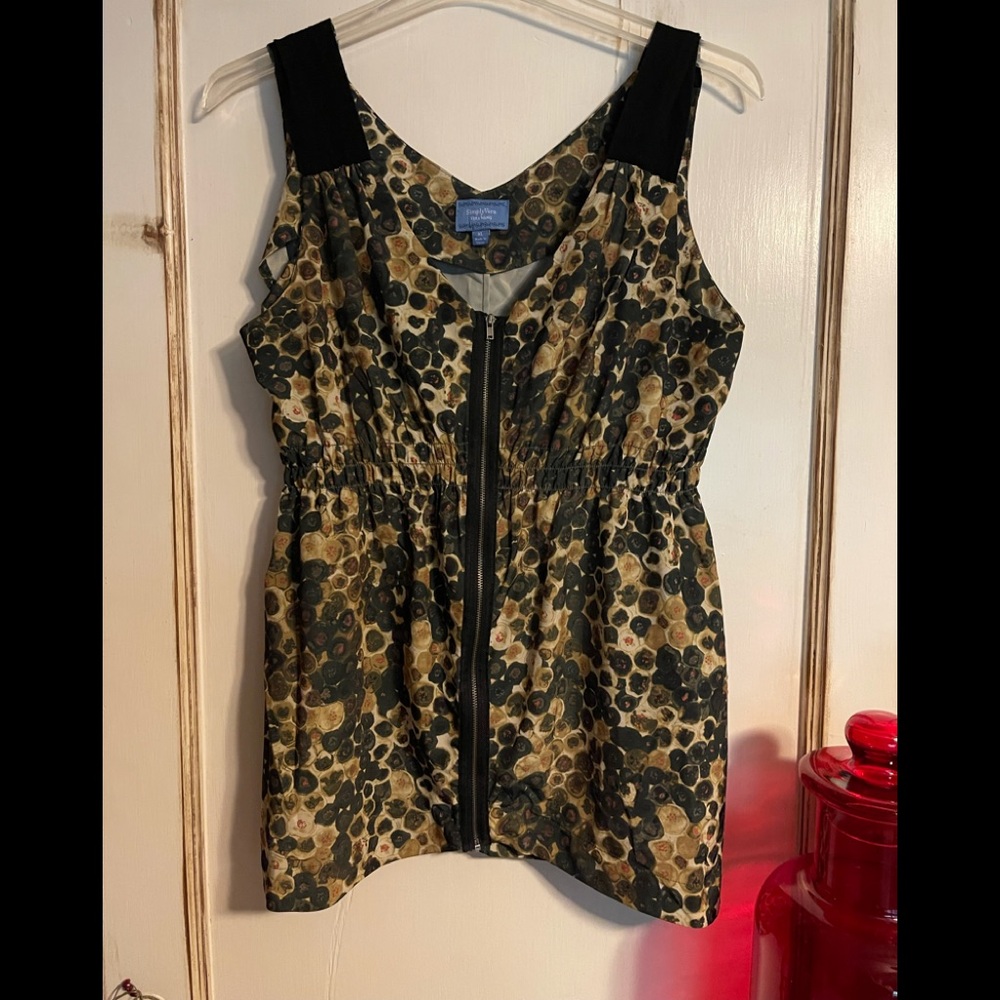 Sleeveless tunic